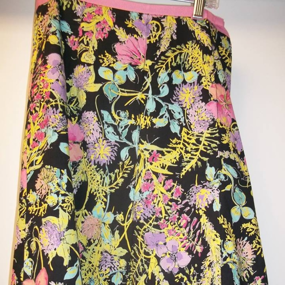Rafaella black and pink floral skirt size 10 NWT